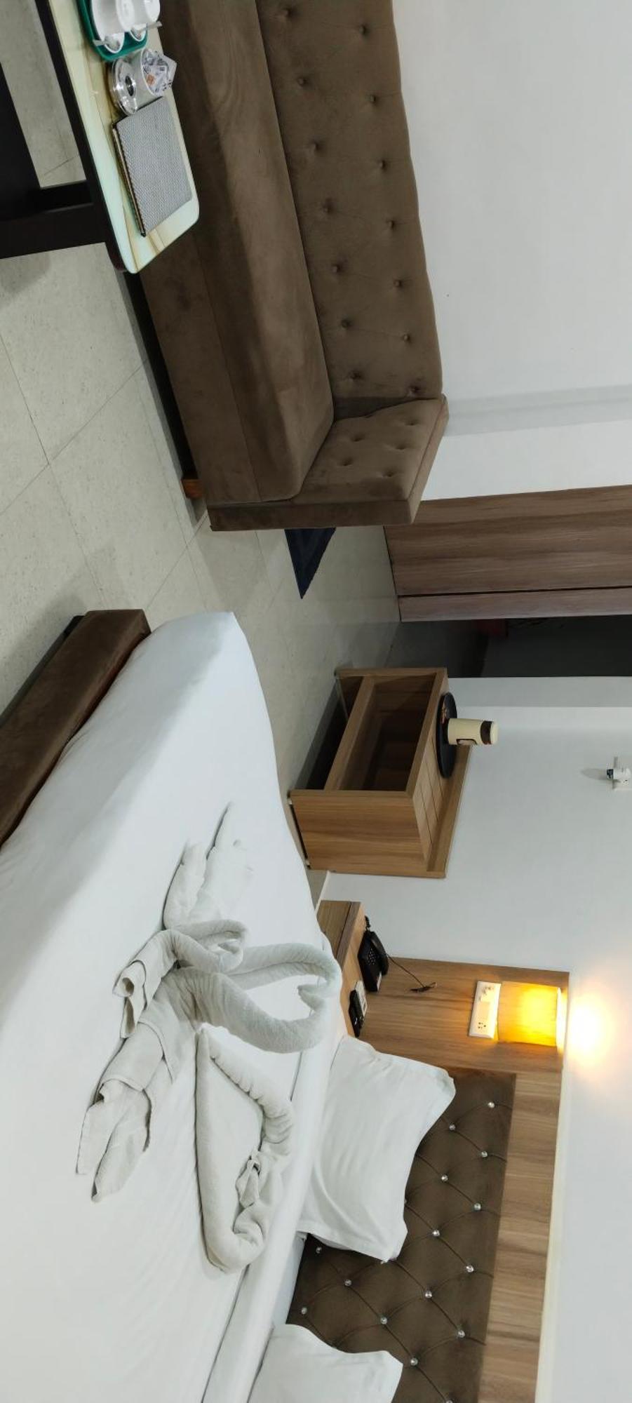 Hotel Lakeview By Bookingcare Chhatarpur 외부 사진