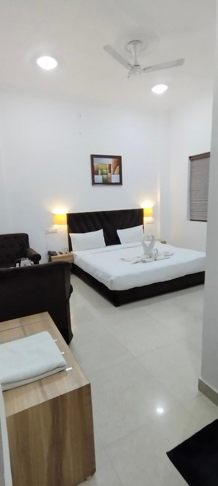 Hotel Lakeview By Bookingcare Chhatarpur 외부 사진