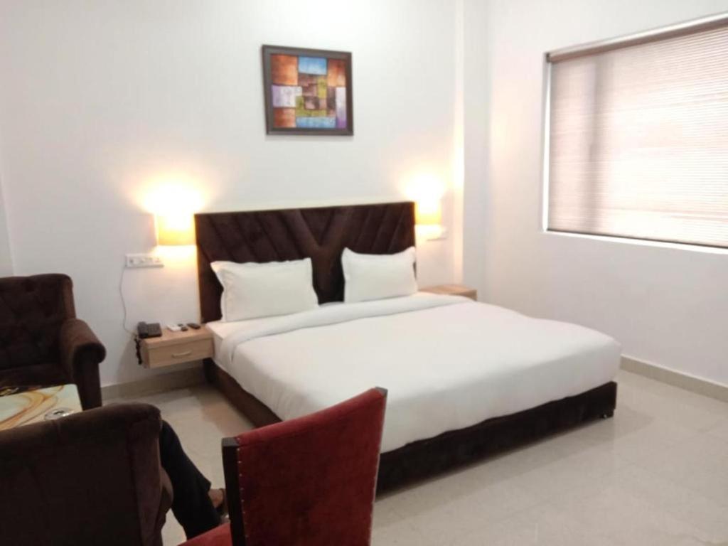 Hotel Lakeview By Bookingcare Chhatarpur 외부 사진